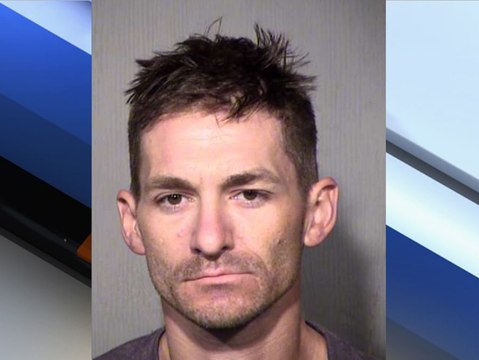 PD: Man with machete threatens store customers - ABC15 Crime