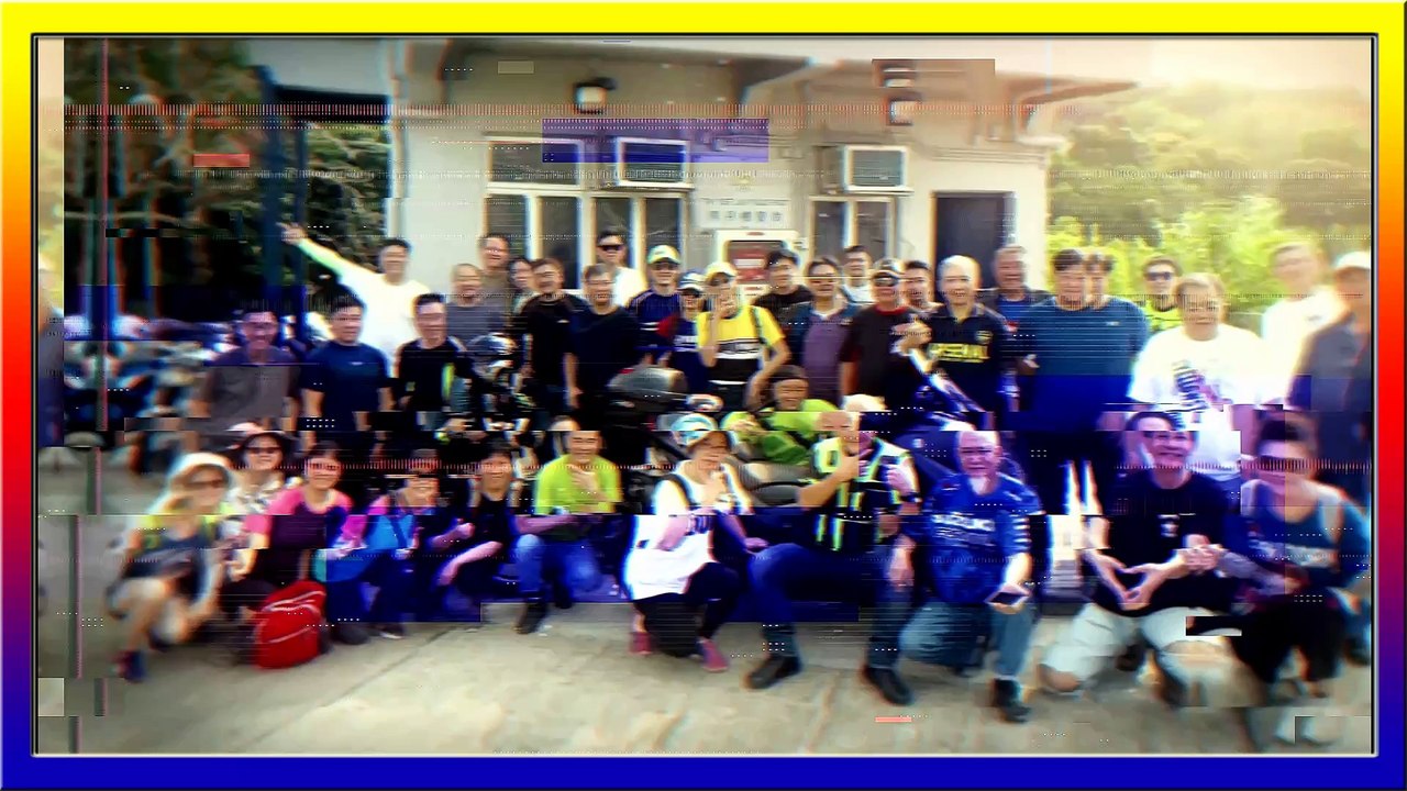 Fourteen group photo slideshow sharing