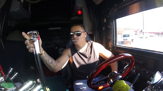 Passer les 13 vitesses d'un camion américain : avec style !