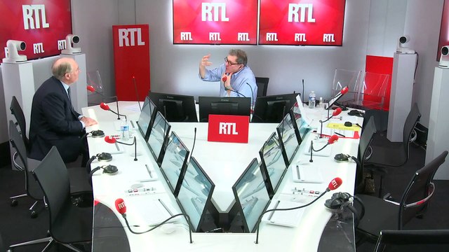 Macron livre les parlementaires au populisme , dénonce un sénateur