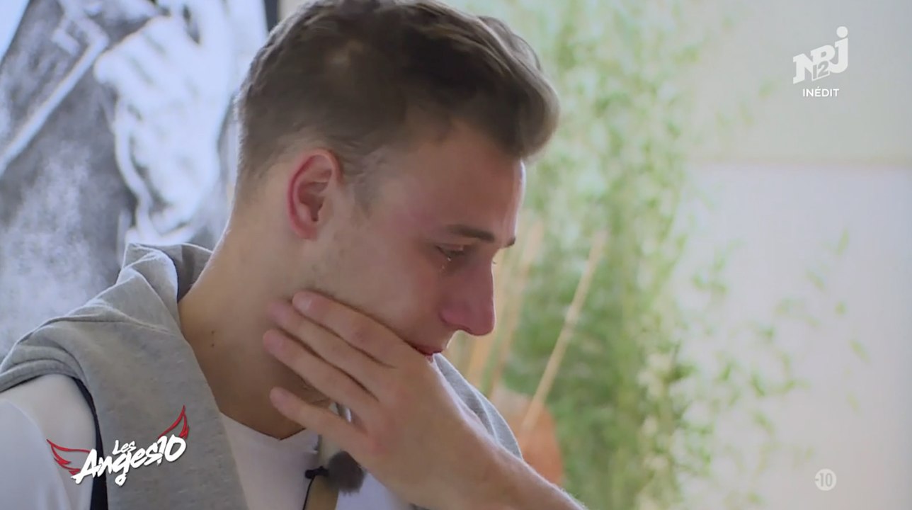 Jordan fond en larmes pour son départ (Les Anges 10) - ZAPPING PEOPLE DU 05/04/2018