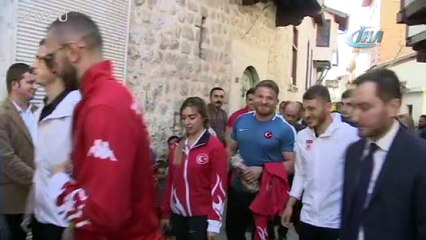 Ünlü sanatçılar Hatay’da