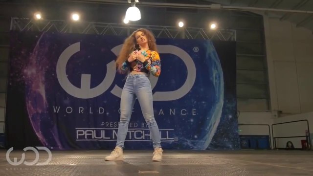 On a vraiment l'impression de voir un robot danser... Impressionnant