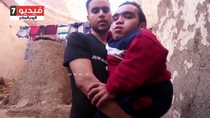 أحمد يتخلى عن حلم الالتحاق بكلية الحقوق من أجل صاحب عمره من ذوى الاحتياجات