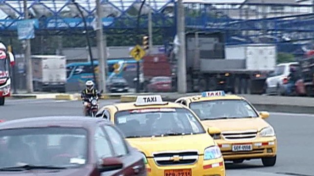 Dos mujeres saltaron de un taxis mientras eran asaltadas