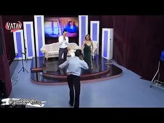 Hem Şarkısını Söyleyip Hem Beyblade Olan Adam