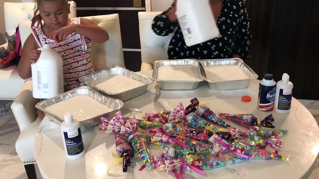 1 GALLON OF CANDY SLIME VS 1 GALLON OF CANDY SLIME - MAKING GIANT SLIME