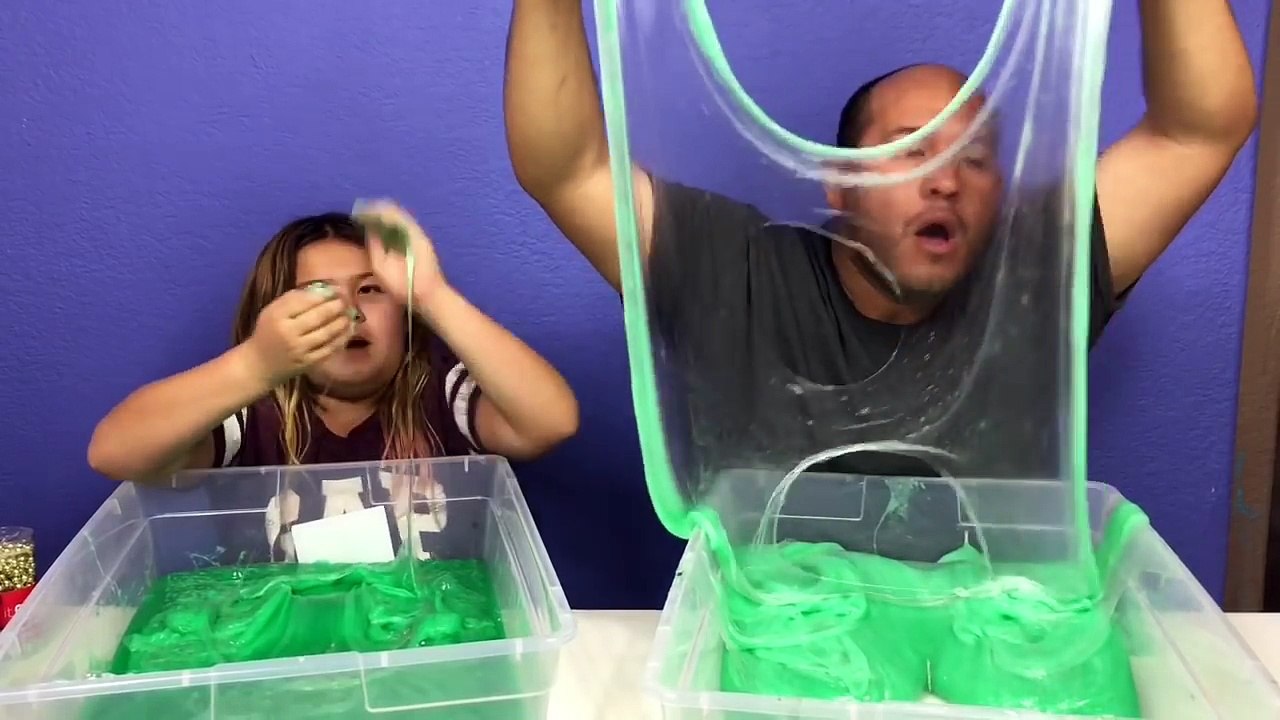 1 GALLON OF CHRISTMAS TREE SLIME VS 1 GALLON OF CHRISTMAS TREE SLIME - MAKING GIANT SLIMES