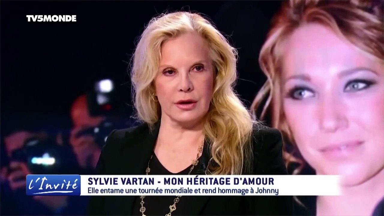 Sylvie Vartan ironise sur le clan Boudou
