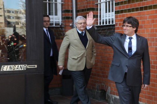Almanya'da Tutuklanan Eski Katalan Lider Kefaletle Serbest Bırakıldı