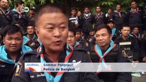 Bangkok: Agentes de policía se solidarizan con los manifestantes | Journal