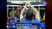 Jugadores de Delfín celebraron en el camerino la histórica victoria en Chile