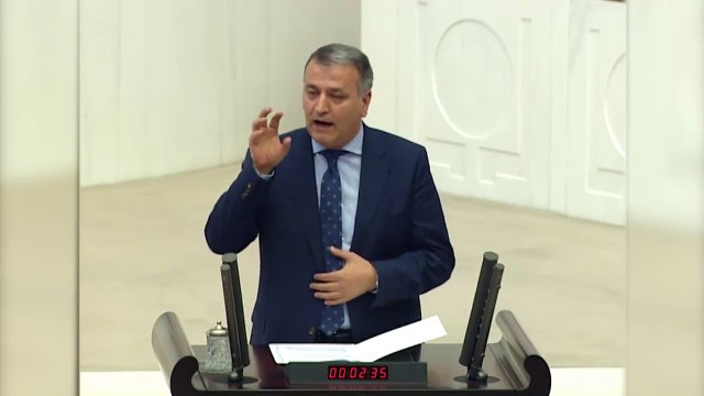 Mahmut toğrul rektörlere giydirdi