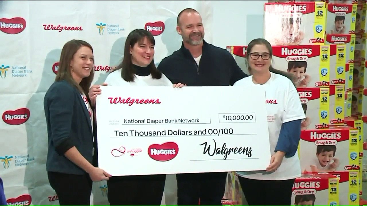 Former Cubs Player David Ross Donates Money, Diapers to Families in Need
