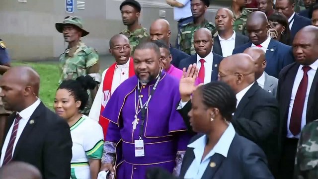 Eski Güney Afrika Devlet Başkanı Zuma hakim karşısında - DURBAN