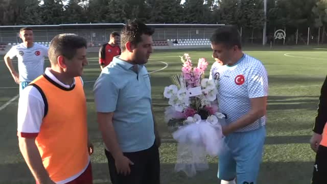 Anadolu Ajansı 98 Yaşında - Basın Mensupları ve Polisler, Halı Sahada Maç Yaptı