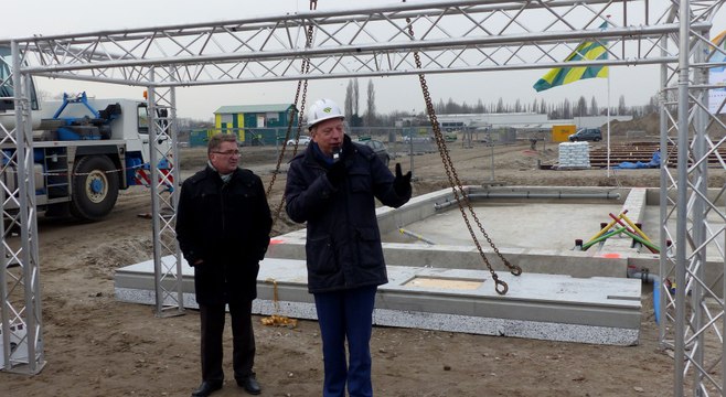 Wethouders Van der Schaaf en De Graad vieren de start van de bouw van Fregat / Spijkenisse 2018