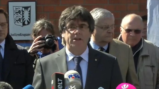 بوجديمون يدعو لحوار سياسي ويطالب بالإفراج عن رفاقه