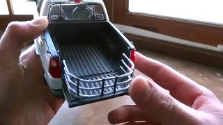 Review of 1/18 Ford Explorer Sport Trac by Maisto (HD)