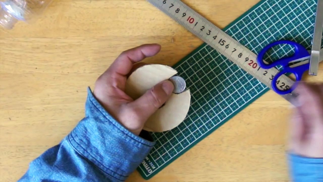 ダンボールでコイン式ガチャガチャ工作！