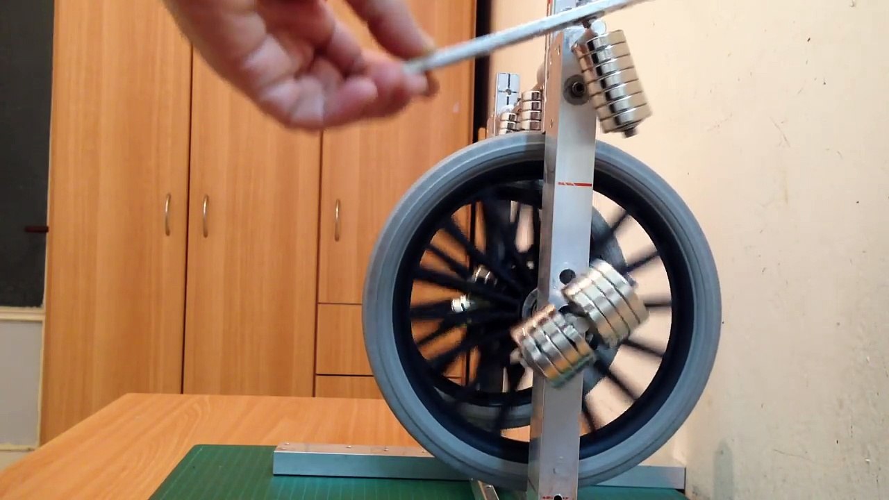 Hand Permanent Magnet Motor (Not magnet free energy or perpetual motion machine)