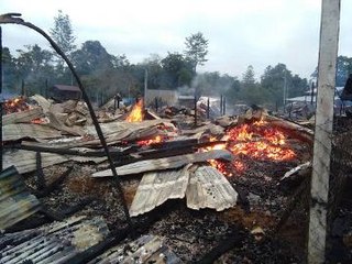 Descargar video: Longhouse, vehicles razed in Ulu Baram fire