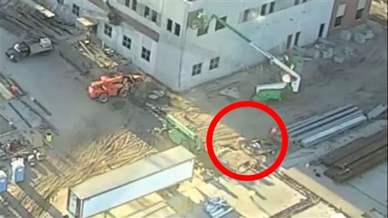 Dem Tod entkommen: Kran verfehlt Bauarbeiter