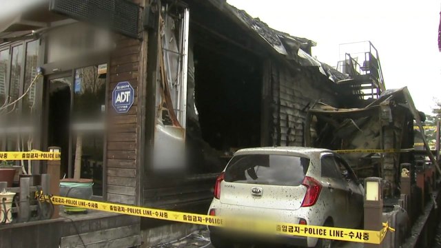 [주말 사건사고] 상가 주택 화재로 일가족 4명 사상 / YTN