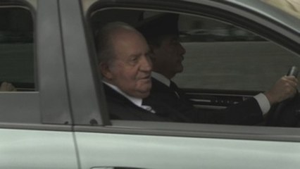 Don Juan Carlos será operado hoy de la rodilla en una clínica madrileña