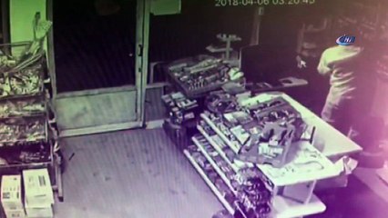 Markete giren hırsız, para ve sigaraları böyle çaldı