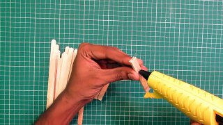 How to Make a Catapult with Pop Sticks - Easy Tutorials