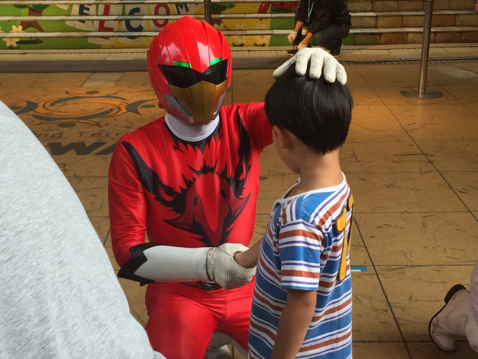宇宙戦隊キュウレンジャーが登場!! 嬉しい握手会 UchuSentai Kyuranger