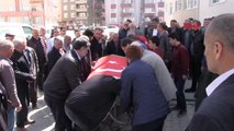 Tokat Eskişehir'de Öldürülen Öğretim Görevlilerinden Yasir Erdoğan'ın Evinin Önünde Helallik Alındı