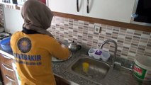 Diyarbakır’da görülmemiş hizmet...Belediye ekipleri, yaşlıları evlerinde ziyaret edip hem kişisel hem de konut bakımlarını karşılıyor