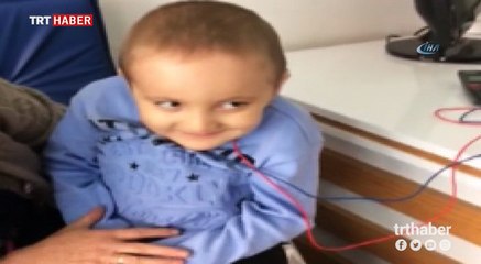 İki kulağına takılan işitme cihazıyla ilk kez ses duydu