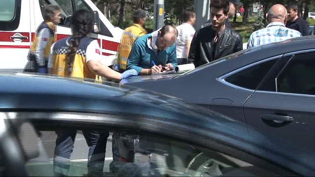 Çevik kuvvet polislerinin bulunduğu araç kaza yaptı