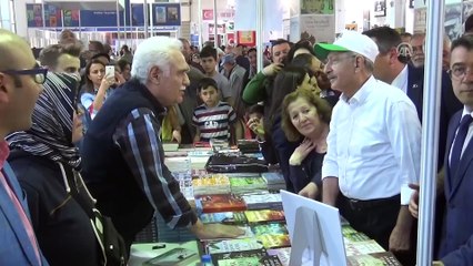 Video herunterladen: Kılıçdaroğlu'ndan Merzifon 3. Kitap Fuarı'na ziyaret - AMASYA