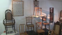 Un museo de Asunción repasa la historia de la silla en 600 sillas