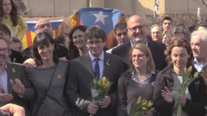 Puigdemont pide "nueva estrategia" a España y permitir investidura Sànchez