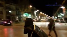 Mira lo que hace una Moza de Escuadra separatista ante disidentes pacíficos en Arenys de Mar