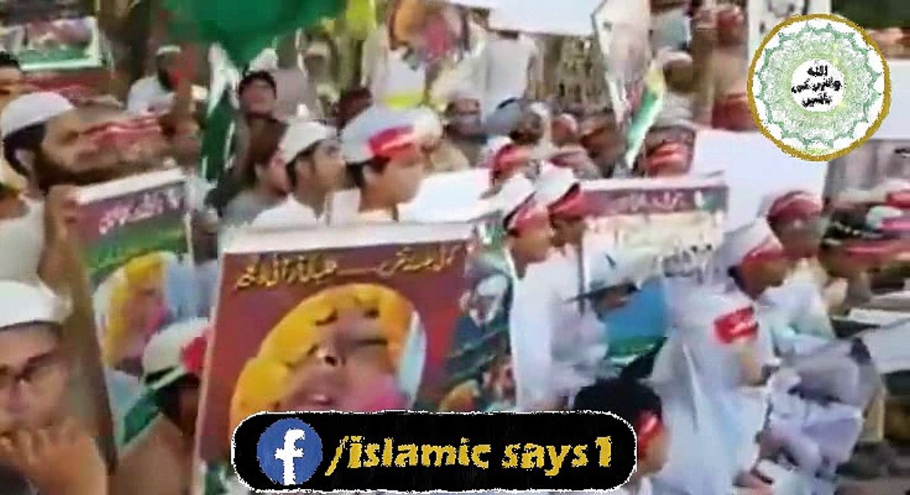 قرآنی زنجیر  کراچی شاہراہ فیصل پر سڑک کنارے دینی مدارس کے طلبہ کا انوکھا احتج