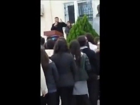 Öğretmenler Günü Konuşmasında Stand up Yapan Öğretmen