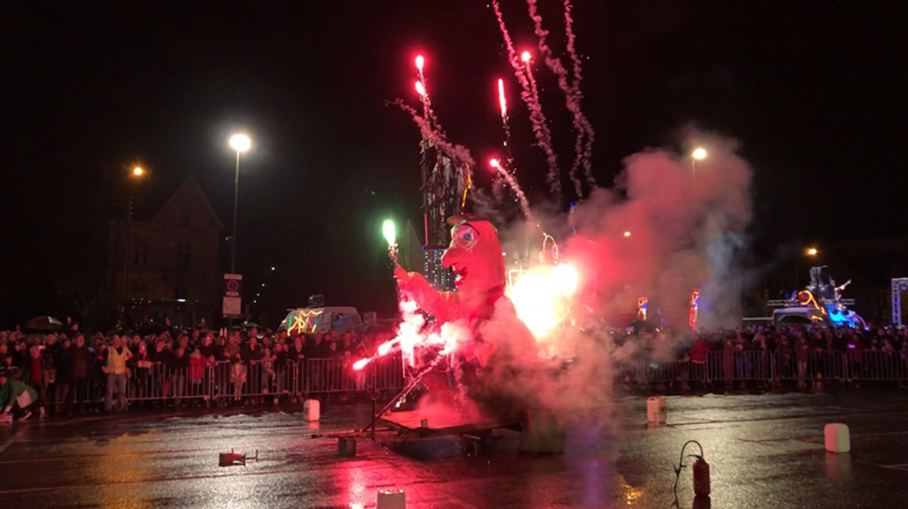 Carnaval de nuit des Gais Lurons : l’embrasemen...
