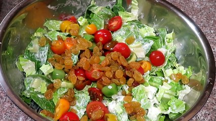 Ensalada con salmon, aguacates y espinacas