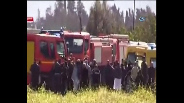 Cezayir’de askeri uçak düştü: Yüzlerce ölü var