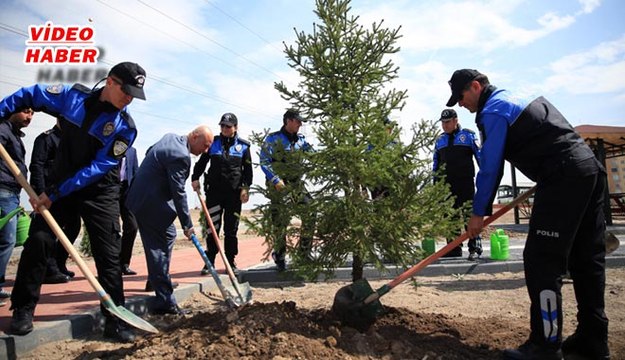 (11 Nisan 2018) BAŞKAN ÇOLAKBAYRAKDAR, POLİS HAFTASINI FİDANLARLA TAÇLANDIRDI