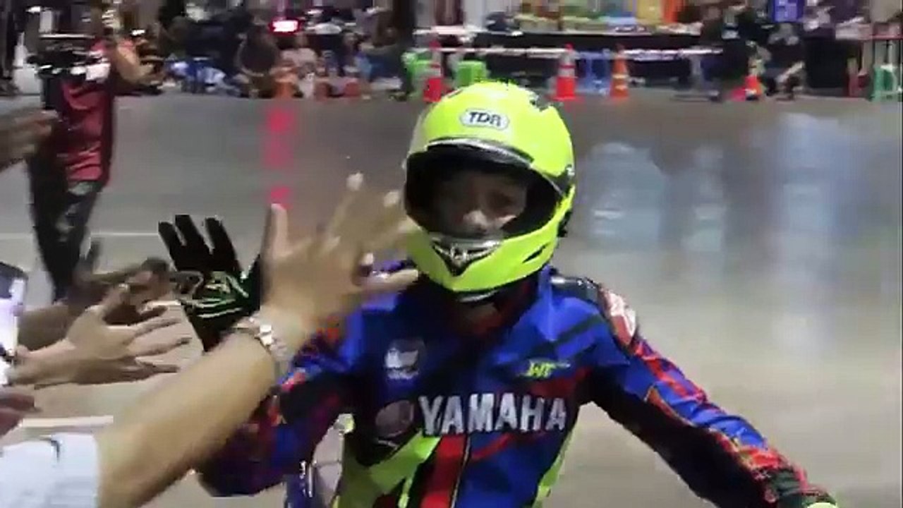 Salut, Aksi Sang Juara Wawan Tembong Angkat Pamor Yamaha YZF-R3