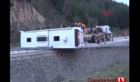 Afyonkarahisar'da yolcu otobüsü devrildi: 1 ölü, 20 yaralı