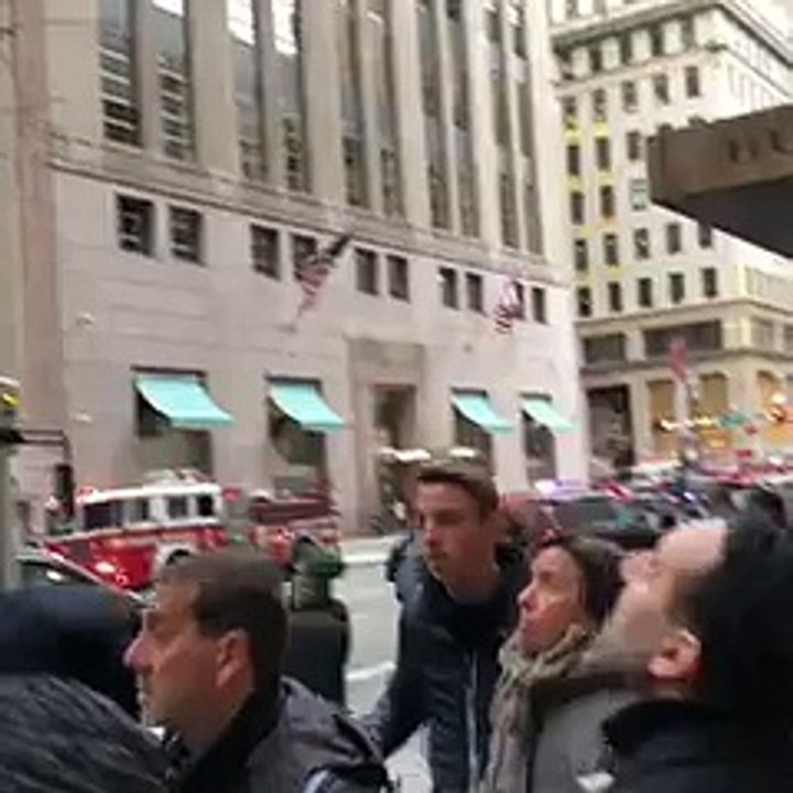 Kulla e Trump përfshihet nga flakët