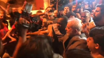 Brasile: prima notte agli arresti per Lula